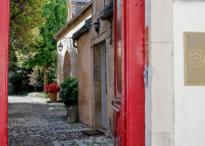 ゲストハウス La Cour Berbisey - Teritoria 4*